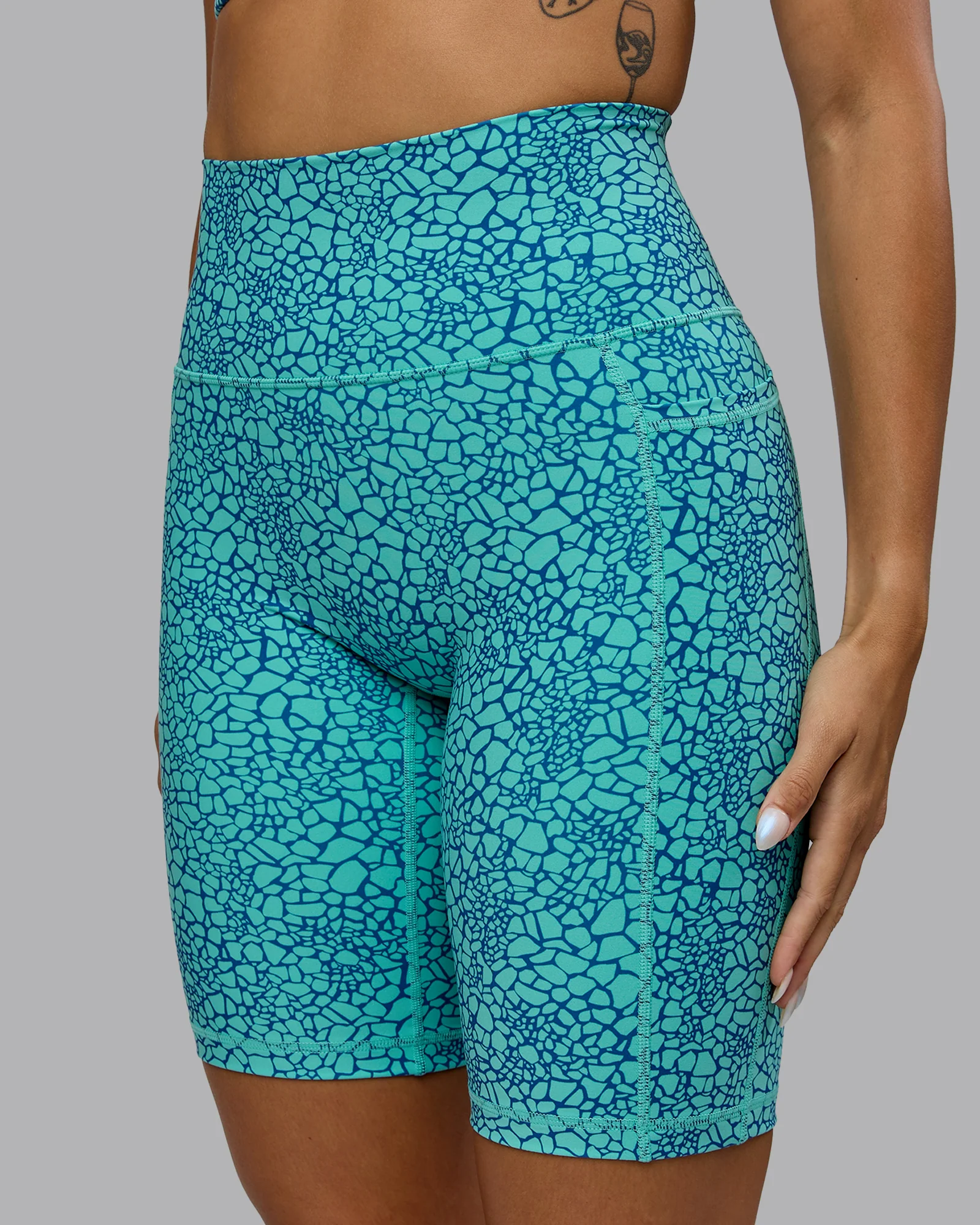 Fusion Ultra High-Rise 9" Short Pockets - Aquatic Awe Vitality Print - Image 7