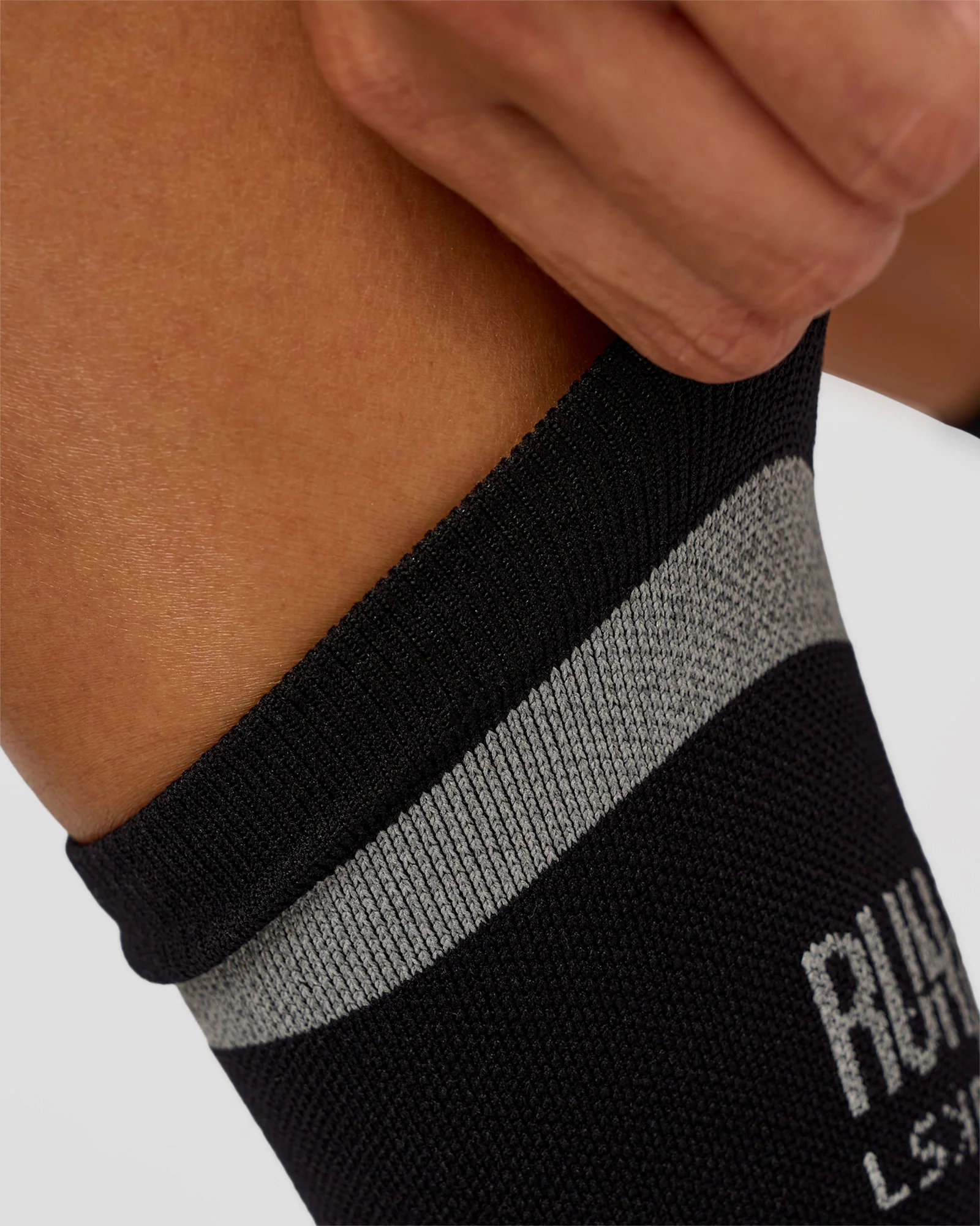 Run Club Fast Performance Socks 2.0 - Black-Reflective - Image 4